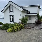 Traditional In Lofoten - Seaside On A Secluded Street Hébergement de vacances Vestvagoy