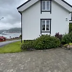 Hébergement de vacances Traditional In Lofoten - Seaside On A Secluded Street Vestvagoy