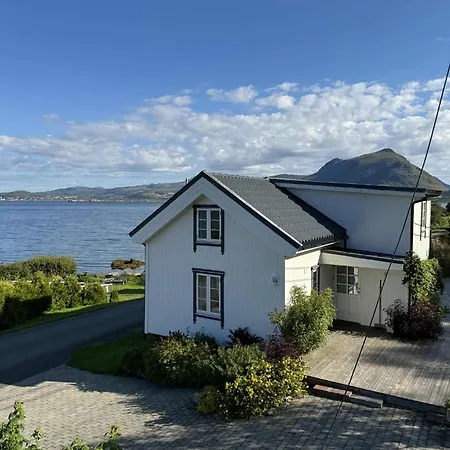 Hébergement de vacances Heritage House In Lofoten With Modern Comfort & Scenic Views Jerstad