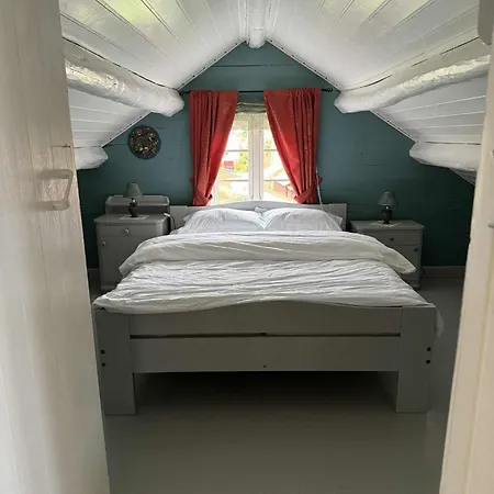 Feriehus Traditional In Lofoten - Seaside On A Secluded Street Vestvagoy