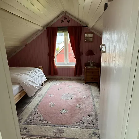 Feriehus Traditional In Lofoten - Seaside On A Secluded Street Vestvagoy