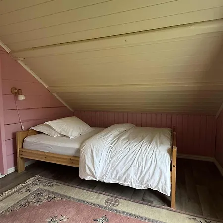 Feriehus Traditional In Lofoten - Seaside On A Secluded Street