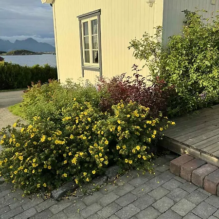 Feriehus Traditional In Lofoten - Seaside On A Secluded Street *