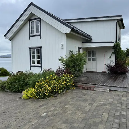 Heritage House In Lofoten With Modern Comfort & Scenic Views 別荘 Jerstad