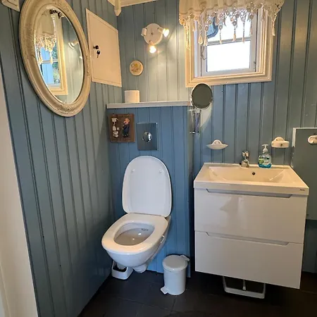 Heritage House In Lofoten With Modern Comfort & Scenic Views *