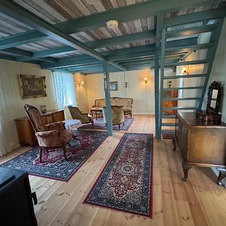 Heritage House In Lofoten With Modern Comfort & Scenic Views * Jerstad