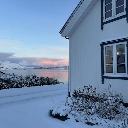 Feriehus Traditional In Lofoten - Seaside On A Secluded Street