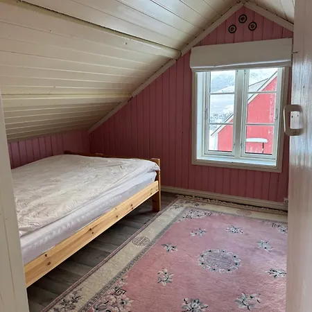 Heritage House In Lofoten With Modern Comfort & Scenic Views Hébergement de vacances *