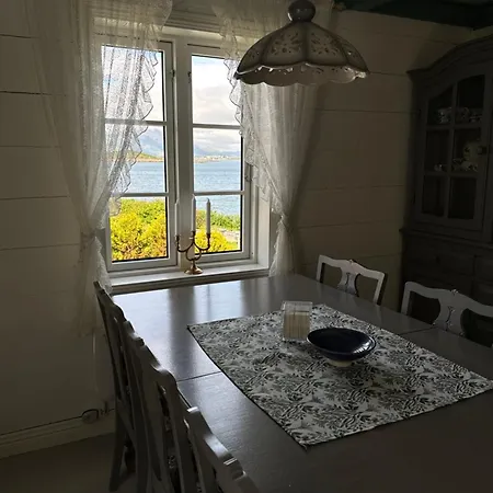 Heritage House In Lofoten With Modern Comfort & Scenic Views 別荘