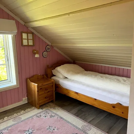 Hébergement de vacances Heritage House In Lofoten With Modern Comfort & Scenic Views
