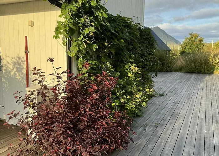 펜션 Traditional In Lofoten - Seaside On A Secluded Street *