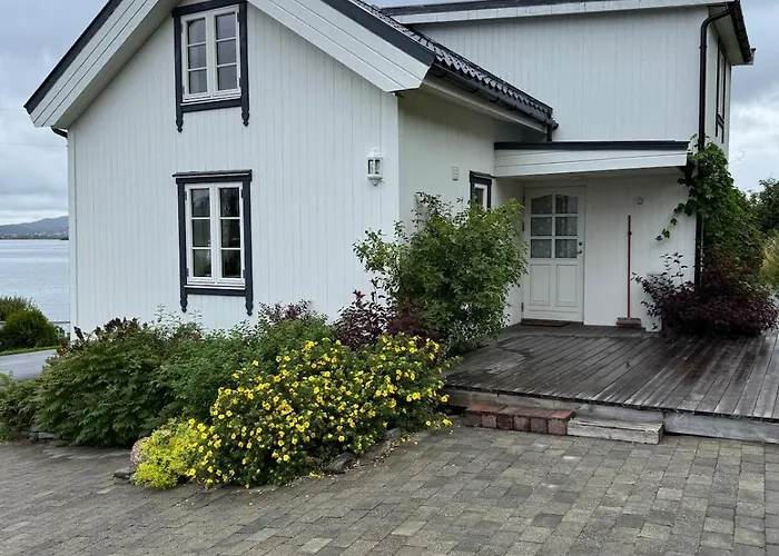 Traditional In Lofoten - Seaside On A Secluded Street Hébergement de vacances Vestvagoy