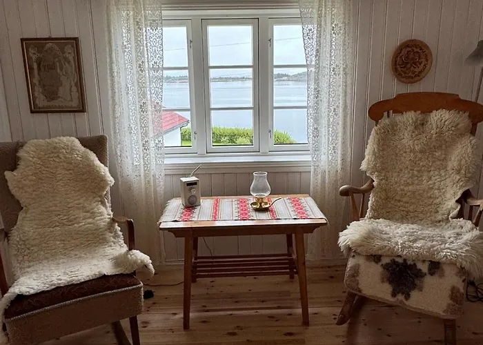 펜션 Traditional In Lofoten - Seaside On A Secluded Street *