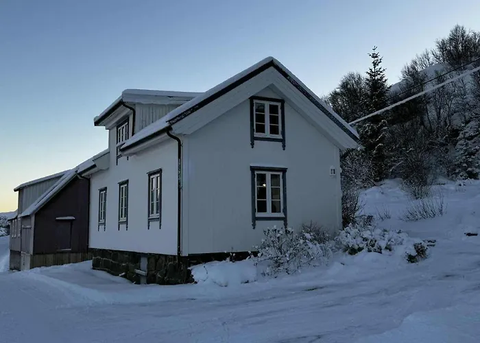 Traditional In Lofoten - Seaside On A Secluded Street Hébergement de vacances